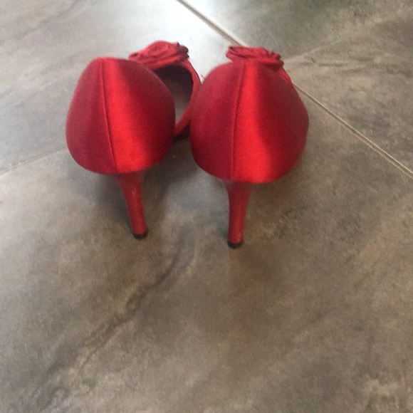FIONI Red Satin Rosebud Heels 👠 7 - Picture 5 of 10
